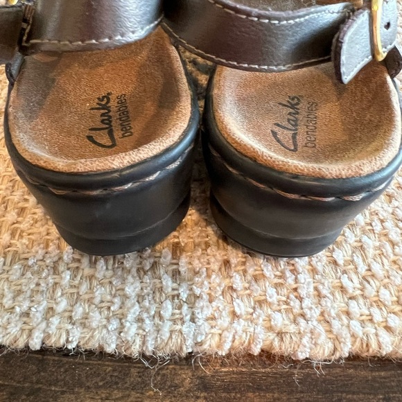 Clark’s Bendables sandals, size 8, bronze color, comfort, straps, casual, GUC - Picture 4 of 5